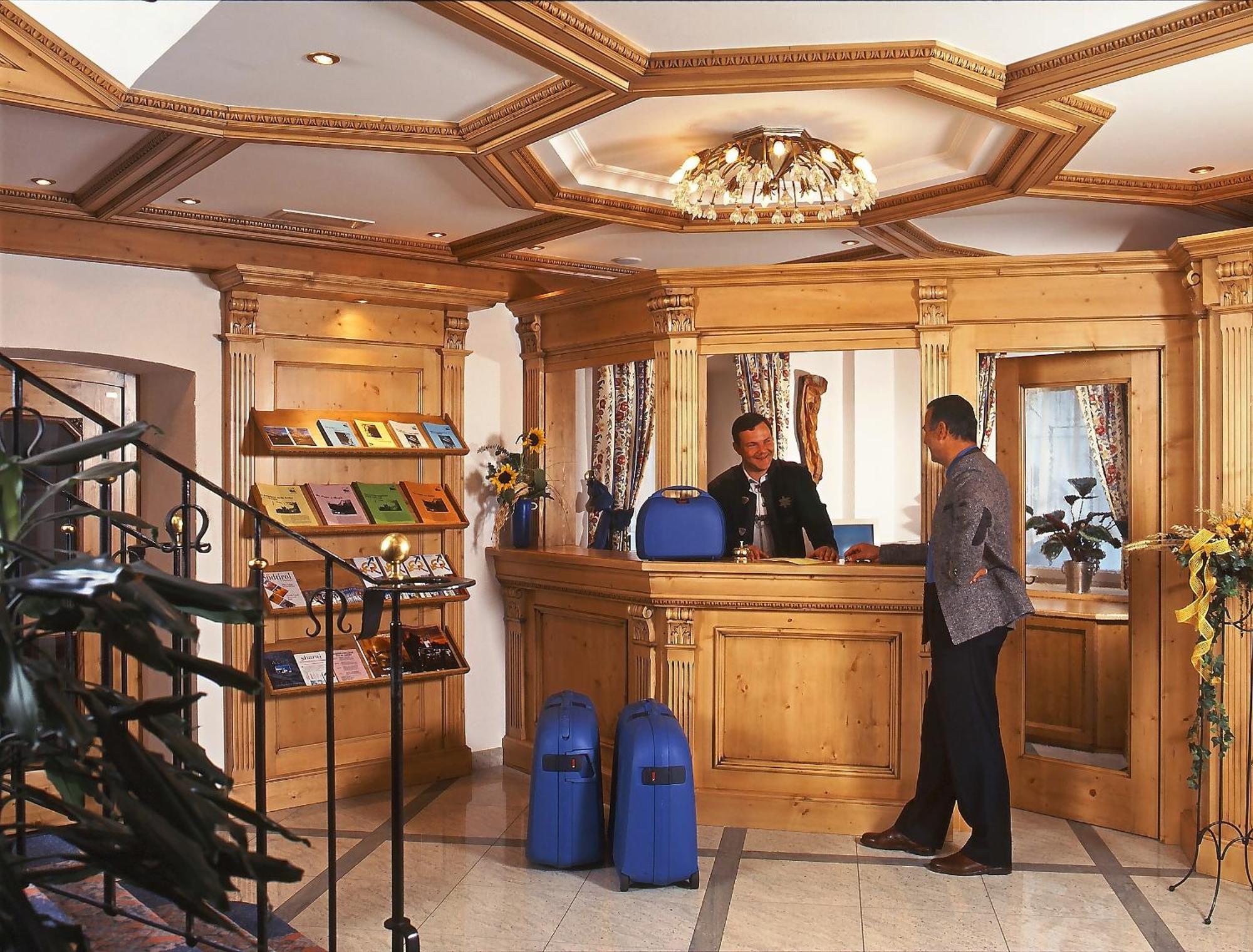 Hotel Zum Wolf Castelrotto Exterior foto